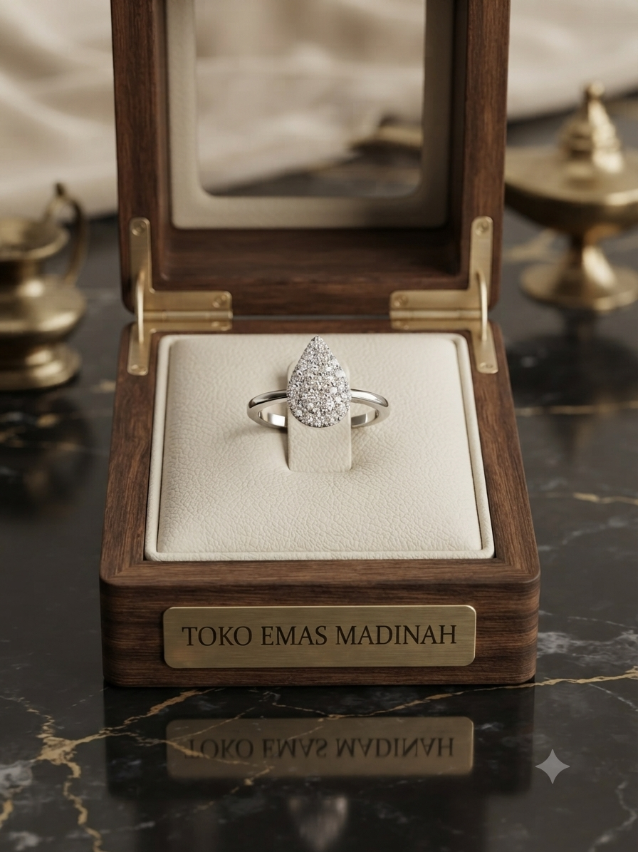 CINCIN PEAR SHAPE CLUSTER DIAMOND