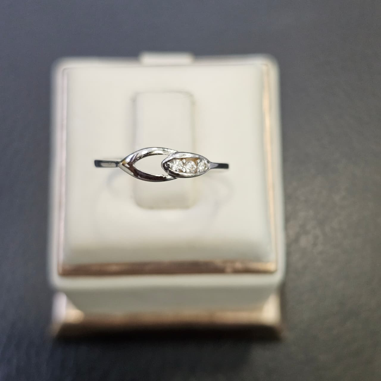 CINCIN DAUN AD