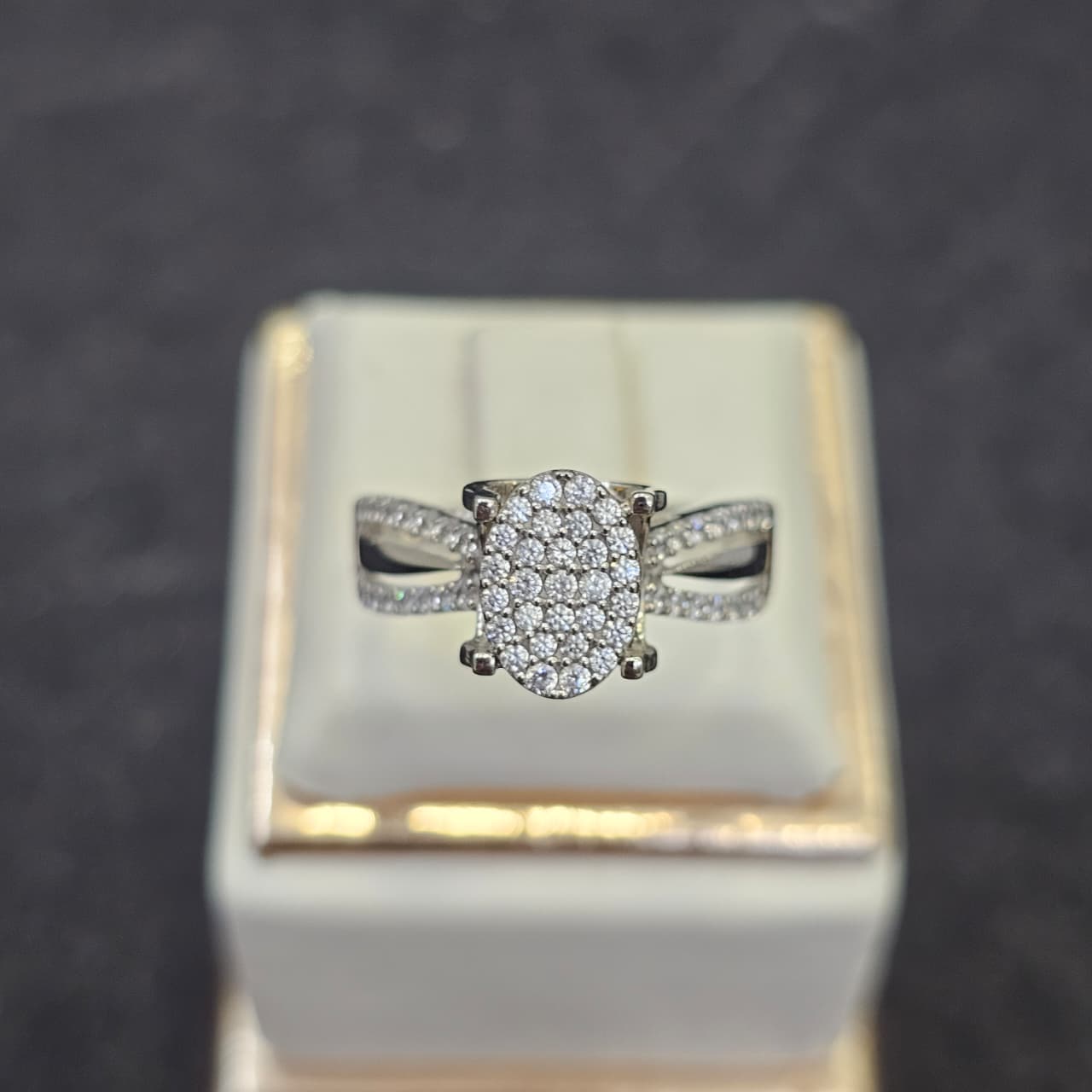 CINCIN OVAL TBR