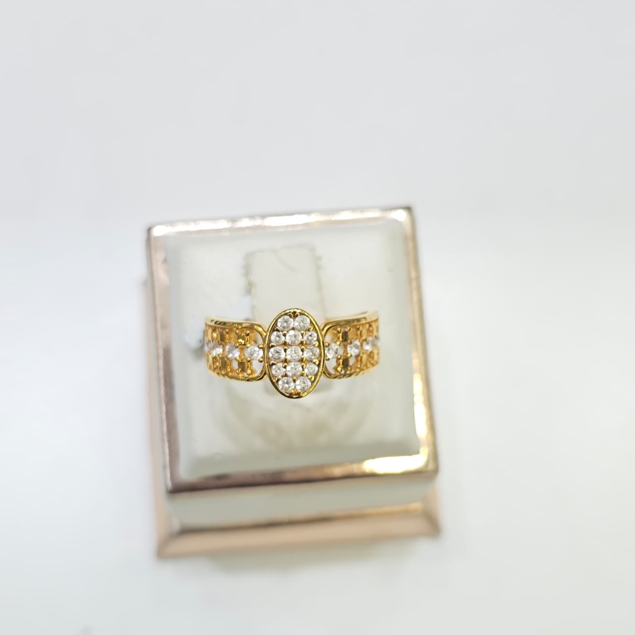 CINCIN OVALL
