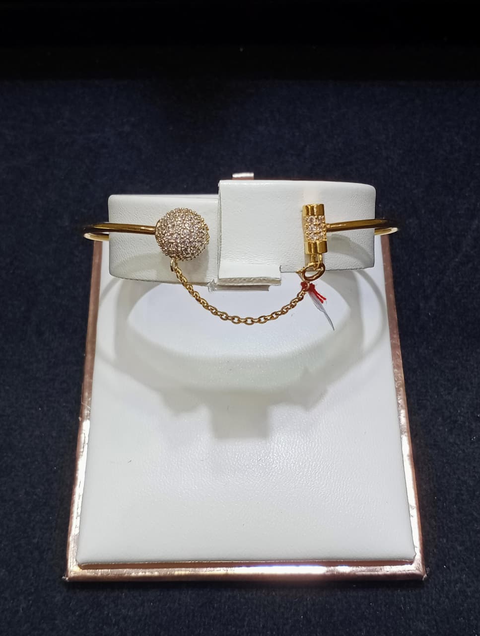 GB SELISIH RANTAI DIOR