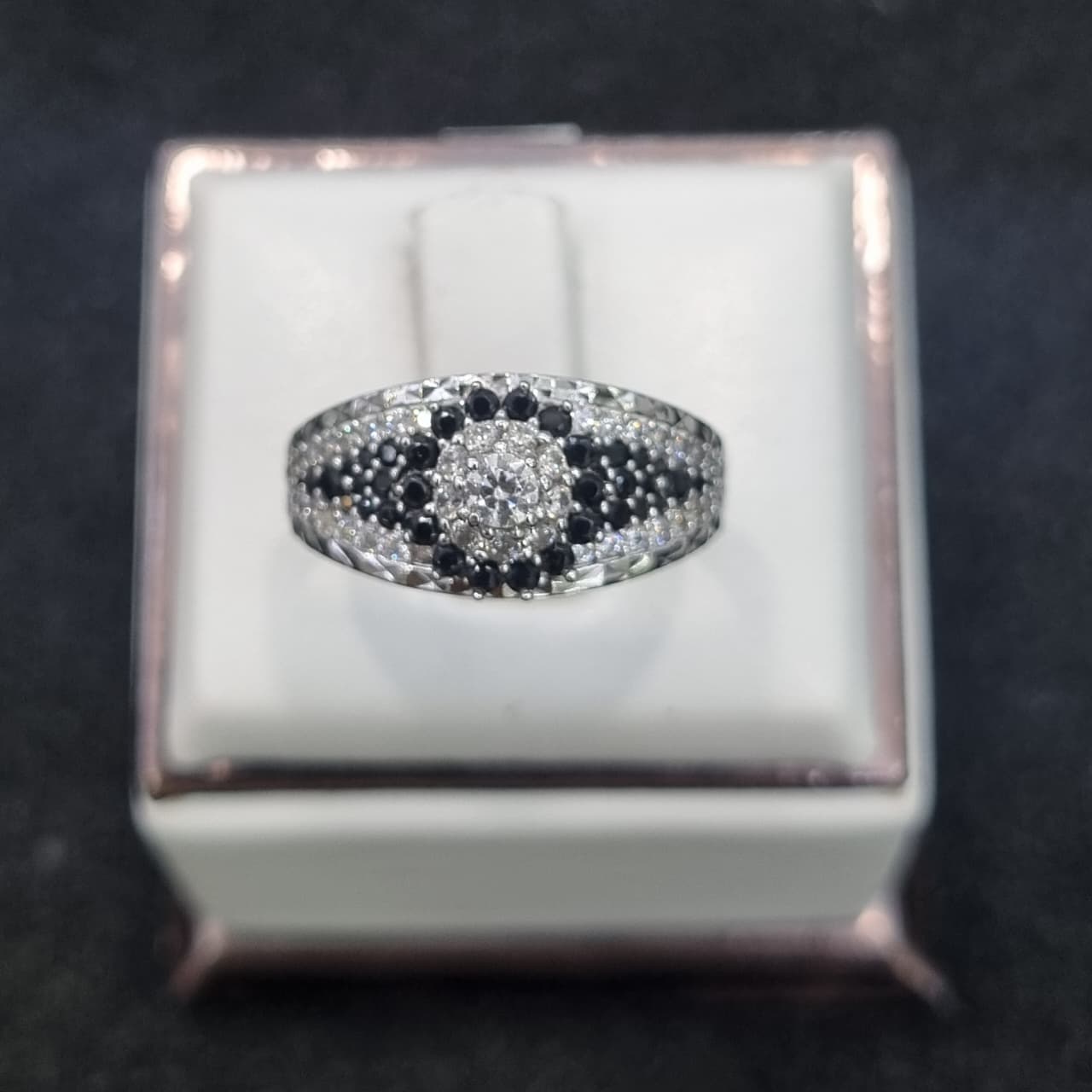 CINCIN BUNGA MATA TABUR AD HITAM