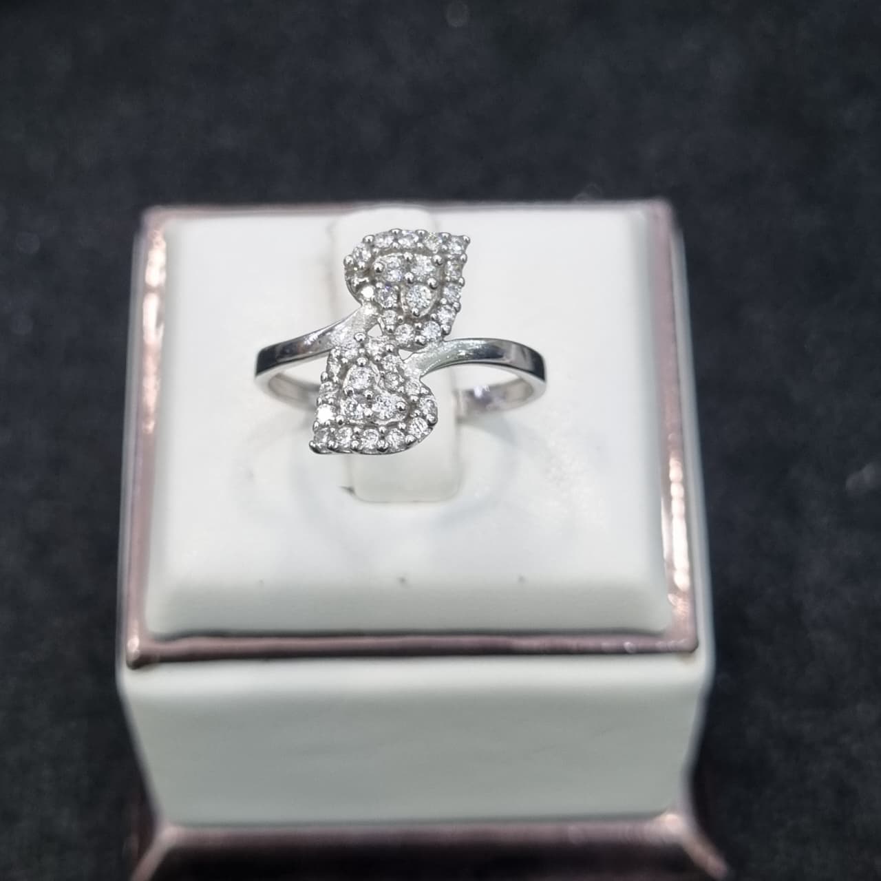 CINCIN LOVE SELISIH MATA TABUR