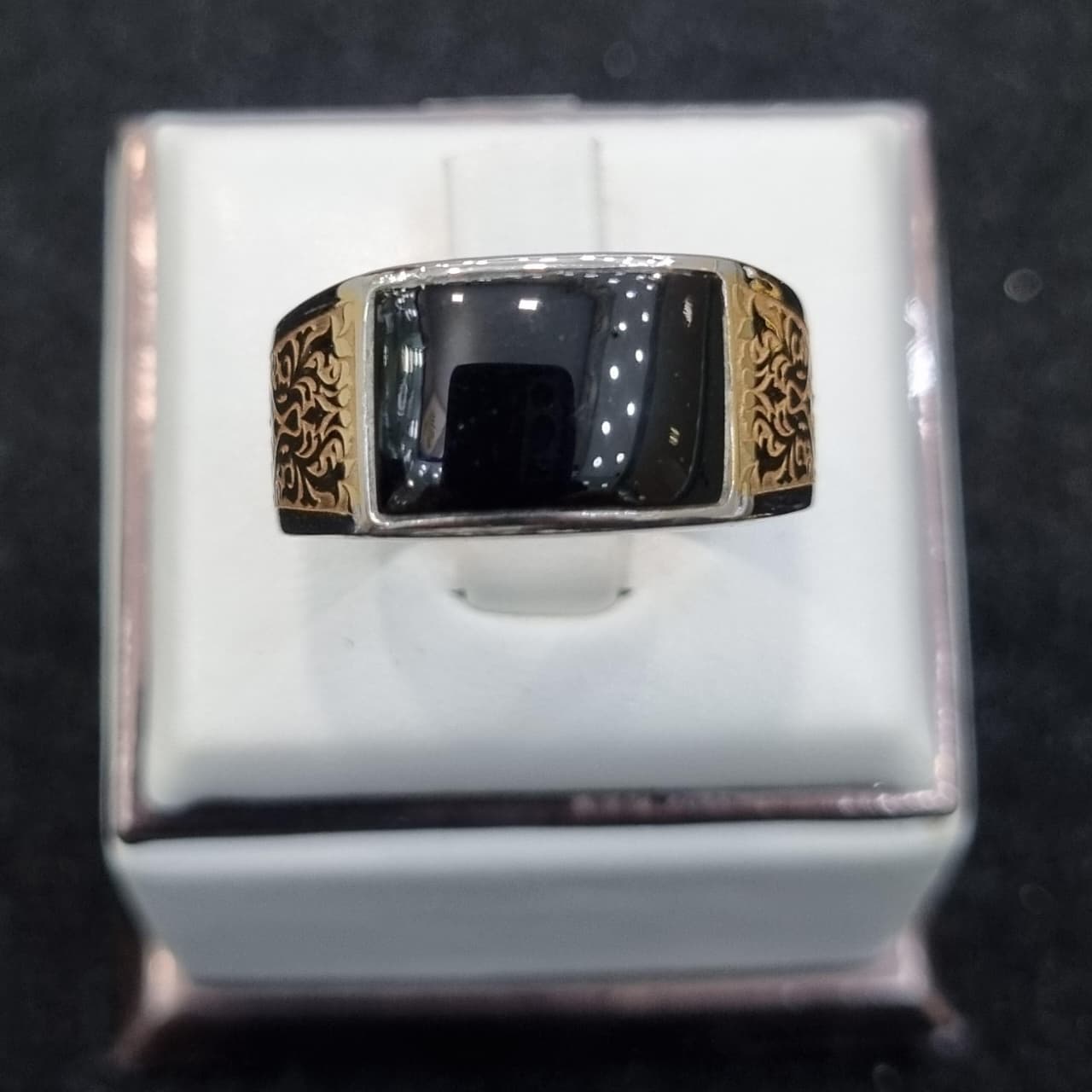 CINCIN PERSASE BATU HITAM