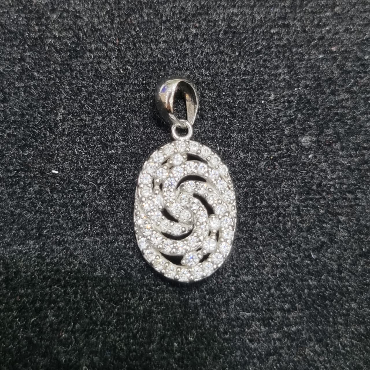 LIONTIN OVAL SPIRAL MATA