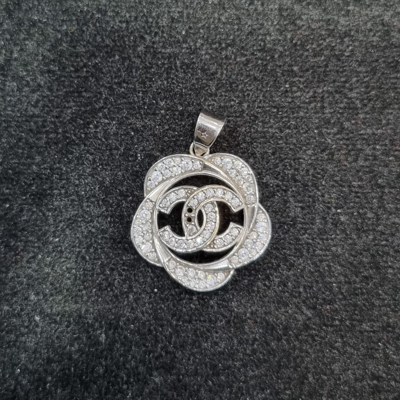 LIONTIN BUNGA CHANEL MATA