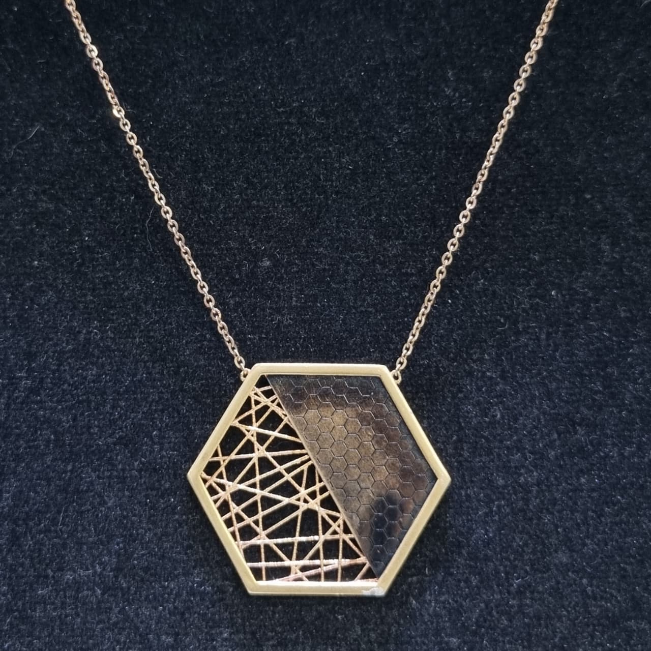 KALUNG K SARANG LEBAH