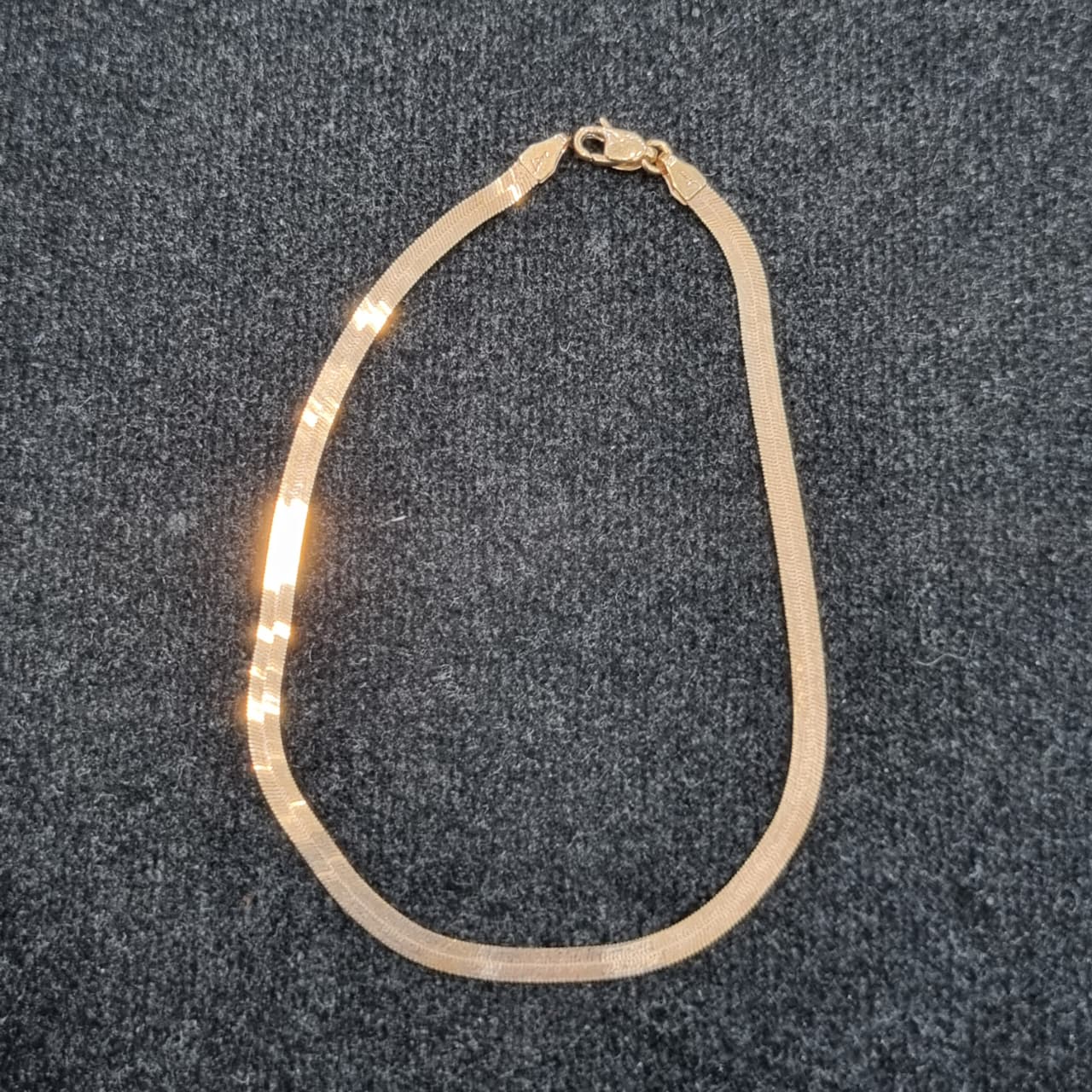 GELANG R MADONA